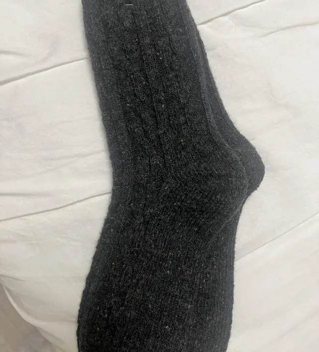 아직 신고 나가진 않았지만 두툼하고 따뜻할것 같아서 기대됩니다. 색감도 이뻐요 잘산