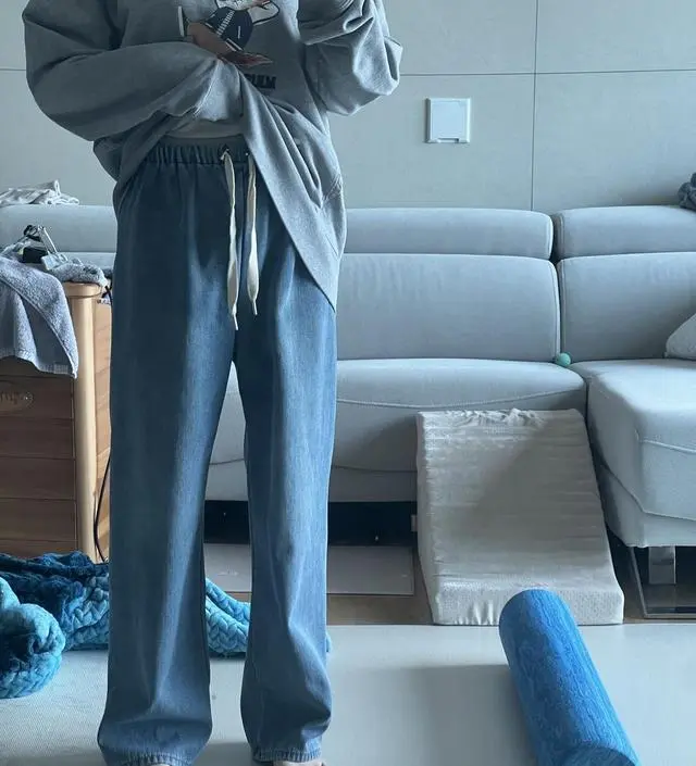 키166cm인데 길이감이 딱 이정도에요. 키가 작으신 경우 조금 길어서 접어 입으셔야 할