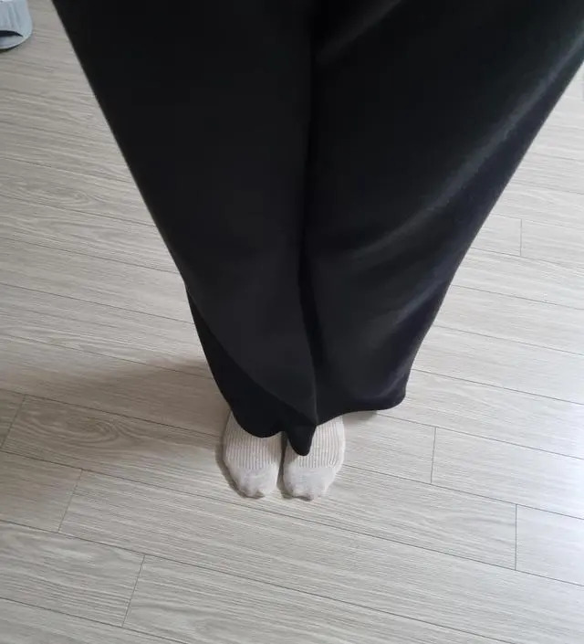 생각보다 기모가 얇아서 아쉬워요 길이는 길어서 좋아요 
