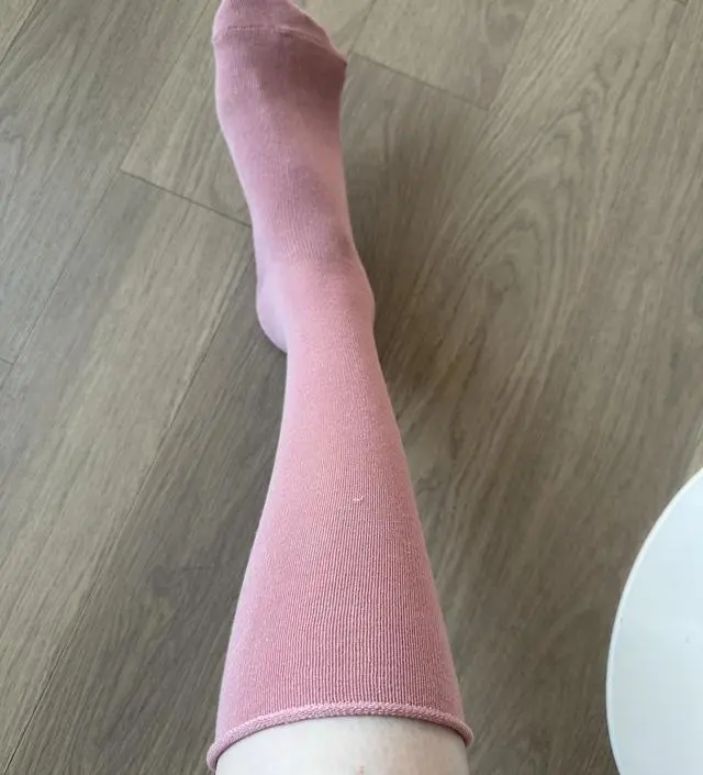 길고 무압박 양말 필요해서  핑크 살지말지 고민했었는데
