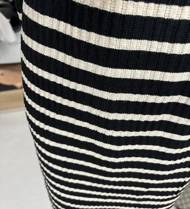 입자마자 아주 만족스러워요 보기에는 타이트해보인감 있었는데 입고나니 널널하고 신축