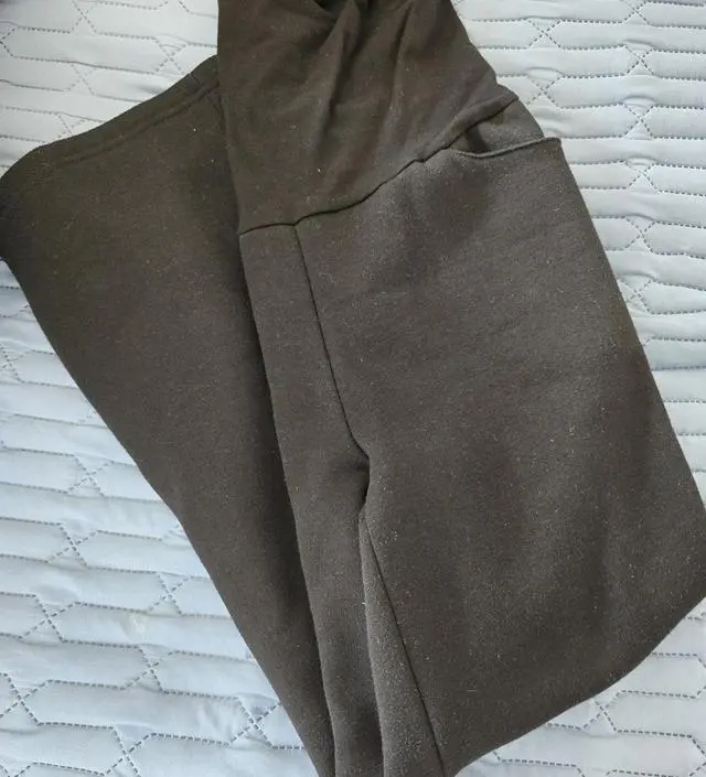 배가금방불편해 질꺼같아서 미리삿는대 조금 큰것같조만 흘러내리지는않아 좋아요 20주