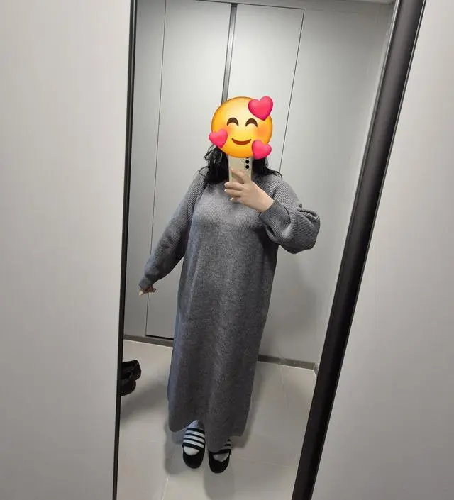 민트색이 너무 예뻐서 회색깔도 장만했어요. 옷이 가벼운데 따뜻하고 촉감이 부드러운 