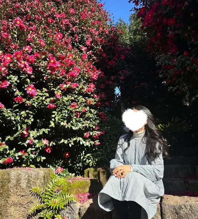 얇은 티일줄 알았는데 속기모라 그런지 엄청 보들하고 따뜻해요! 신축성도 좋아서 원피