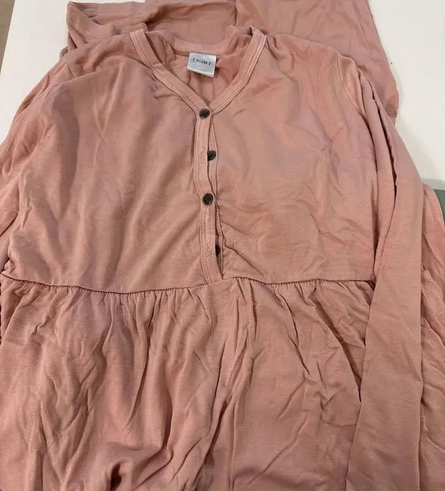 옷감 부드러워서 잠옷으로 딱이예요! 가슴 부분 패드 있었으면 더 좋았을 것 같긴한데 