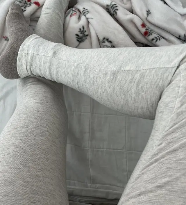 생각보다 길고 얇아요 ㅎㅎ 얇아서 봄가을에 입긴 좋을거 같은데 한겨울엔 추울것 같아