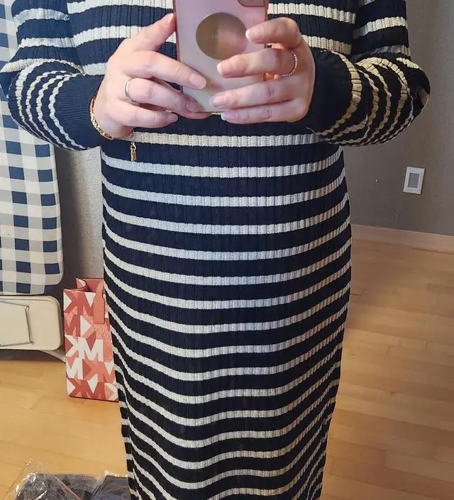 받자마자 바로 입어봤어요. 기대이상으로 재질도 좋고 잘어울리네요. 약간 무거운 감이