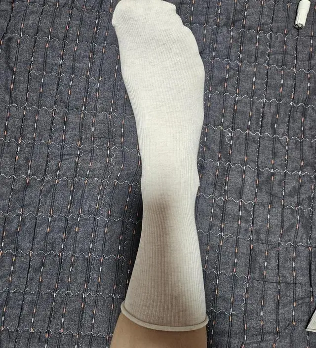 발 260왕발인데 너무 보들보들 잘맞아요. 압박없어서 더 편하네요.  산후양말로도 딱일