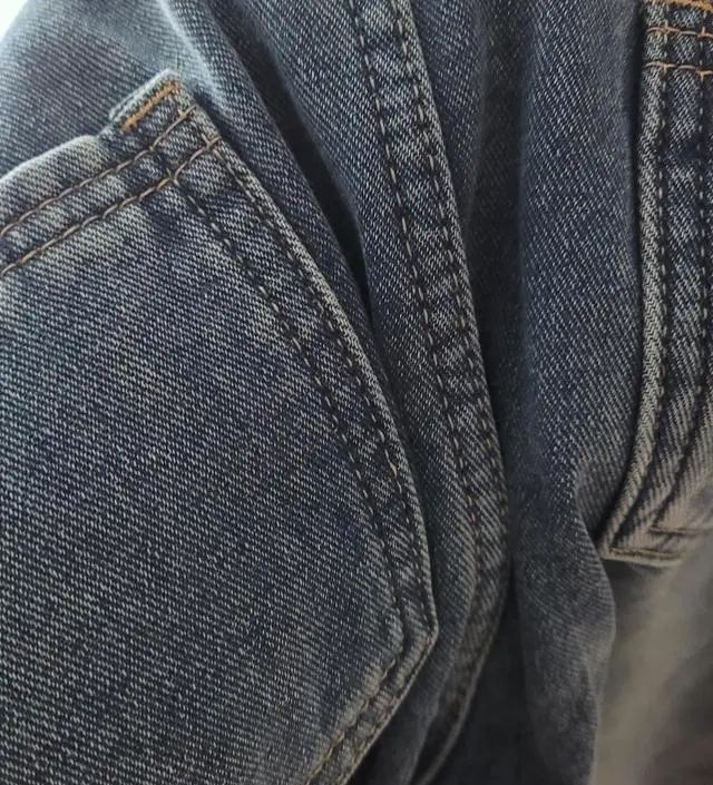 기모가 따셔요. 조이는 바지 불편했는데 편하네요. 