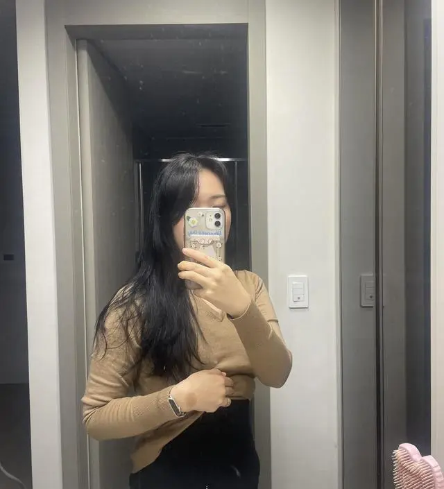 두툼해서 따듯하고 배 부분도 너무 편해서 출근때 애용중입니다 ㅎㅎ