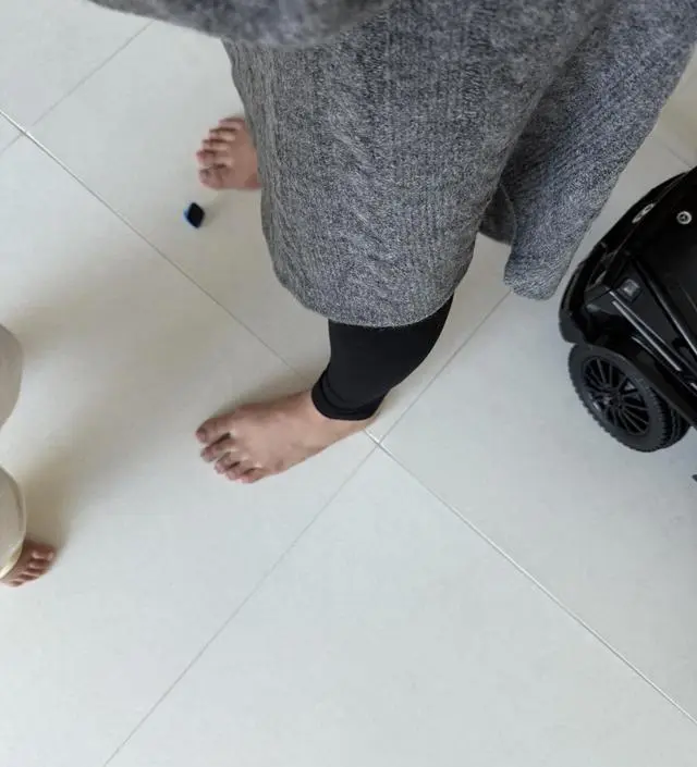 158에 24주 60키로에요ㅋㅋ 겉 재질이 약간 빤딱빤딱하길래 뭐지? 했는데 입으니까 따뜻