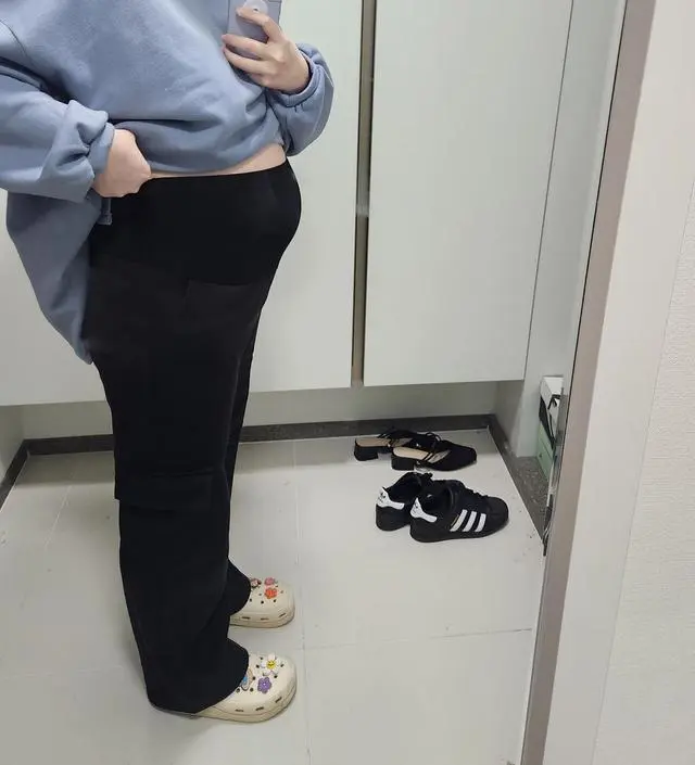 임신 중후반 들어서며 배가 많이 나왔는데 쪼임 없이 배를 잘 덮어줘서 좋아요~ 모델처