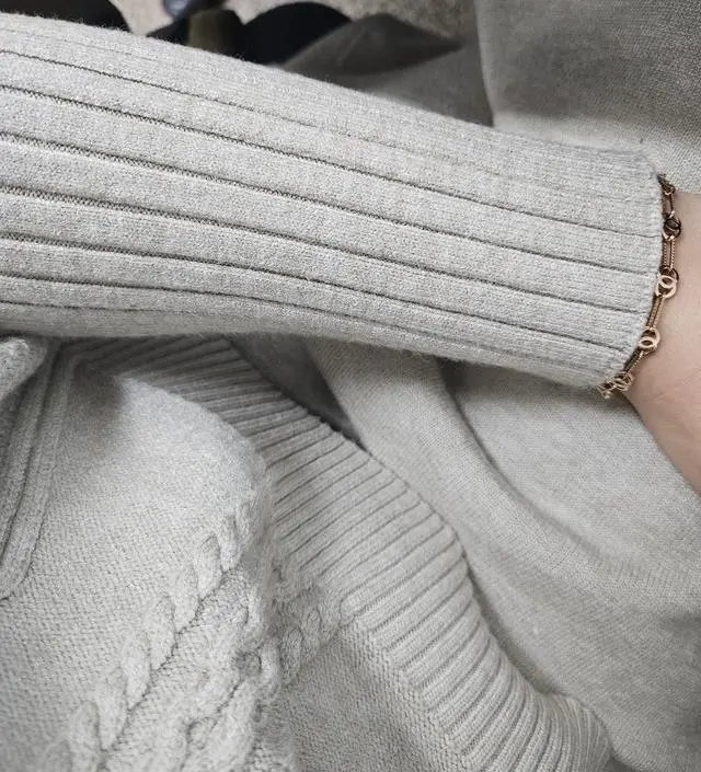 부드럽고 활용하기 좋아요ㅎㅎ 아래는 레깅스입고 잘입고있습니다