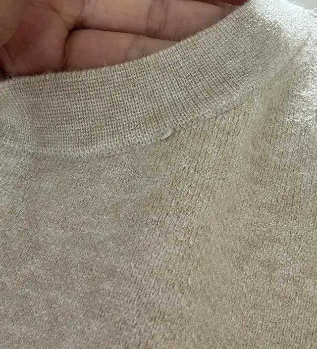 가격대비 퀄리티 별로예요.. 스파브랜드 저렴이 니트버전 소재구요 박음질도 별로고 올