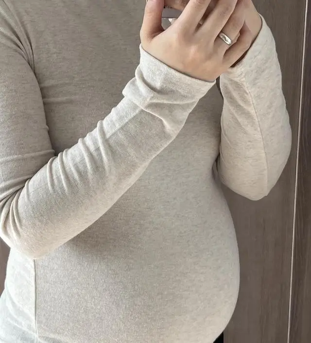 생각보단 재질이 거친 느낌인데 쭉쭉 잘 늘어나고 배를
