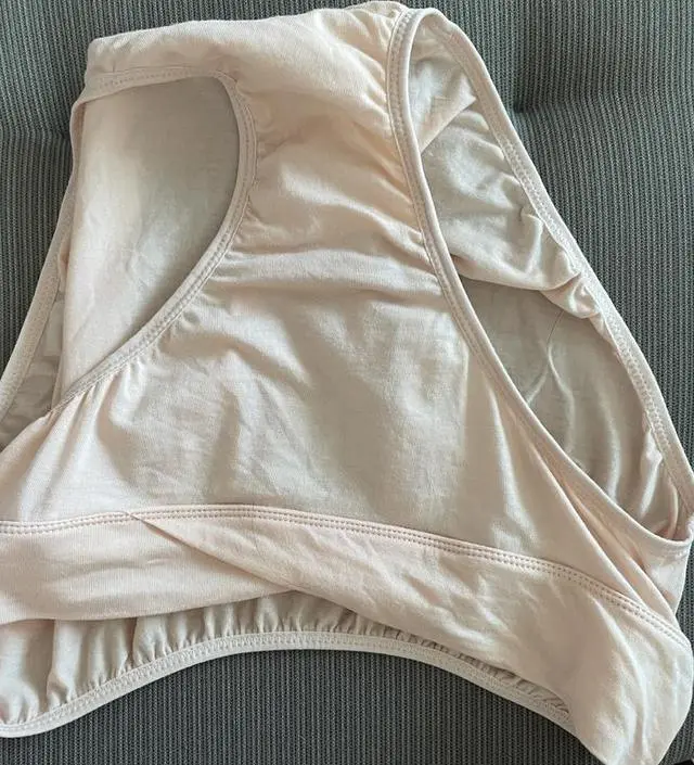 32주 되면서 배가 더 나오다 보니까 하이 팬츠는 배에 자국이 남더라구요! 약간 끼는 느