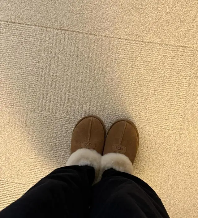 배 더나와도 입으려고 크게 사서 아직은 좀 흘러내려가지만 너무 편해서 출근룩으로 계