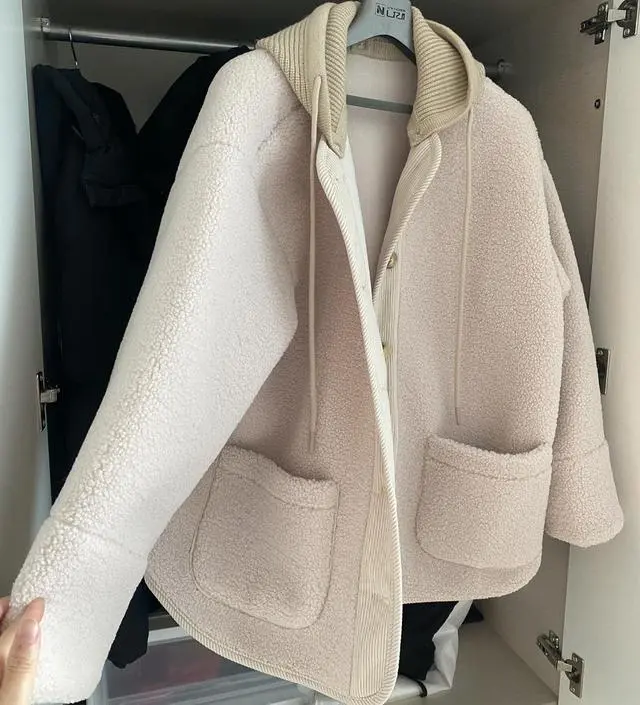 졸귀.. 당연히 패딩보단 얇으므로.. 요즘 날이 급 추워져서 밖에서 과연 따수울까 했는