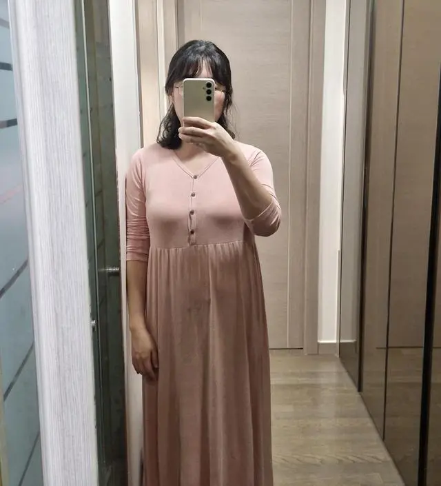 편안한데 좀얇아요ㅎ 재질이 아주 좋은거같진않고 집에서 막입기좋아요(남편이 아줌마같