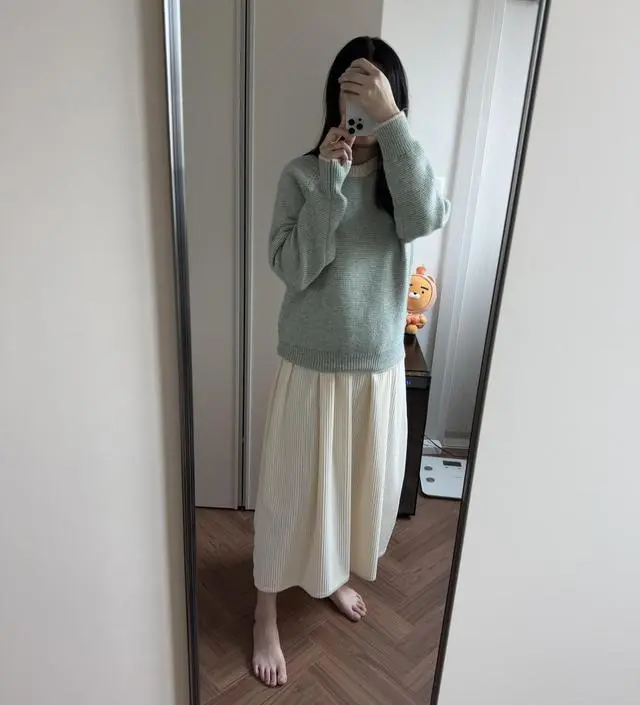 색감 예쁘고 폭닥폭닥한 느낌이에요. 생각보단 길이도 긴 편이긴한데 그래서 예쁜듯요.