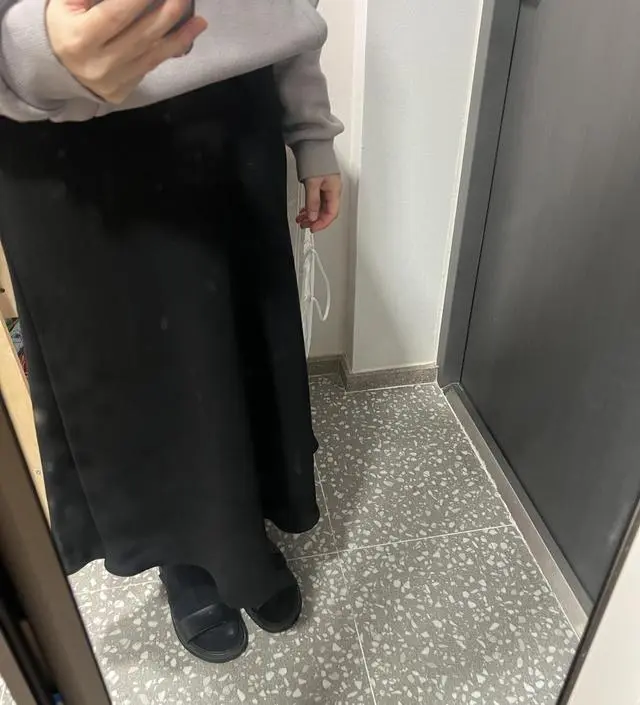 산후겸용 스커트길래 조일까바 걱정했는데 임산부 스커트처럼 크고 넉넉하고 잘늘어나네