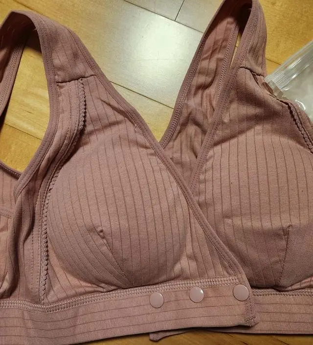 임신전 80C 입어서 일부러 큰거 샀는데 한치수 줄여도 되겠어요. 많이 크네요.