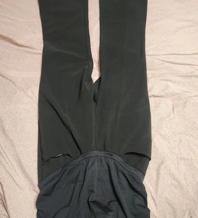 미리 m 사이즈 주문했더니 좀 흘러내리긴 하는데 후기까지 넉넉히 입을 수 있을 거 같아