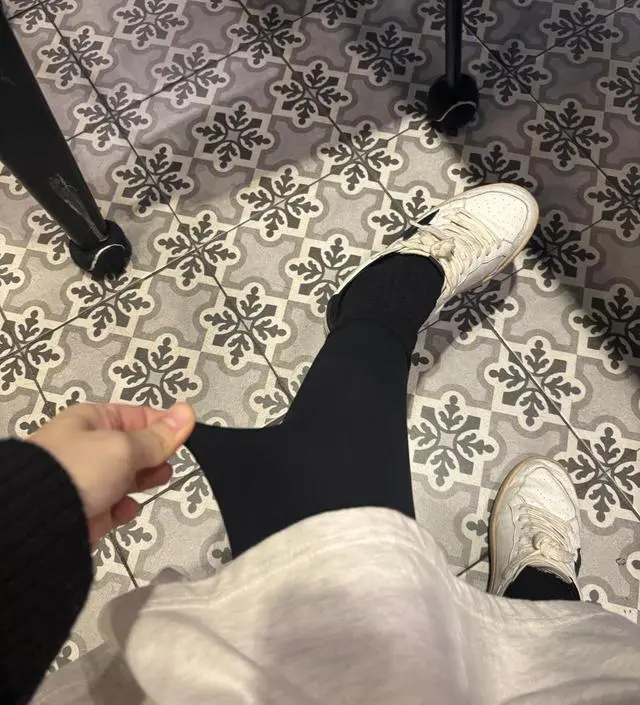 맘에 들어요! 겨울이라 추워서 원피스만 입기 애매할때 
