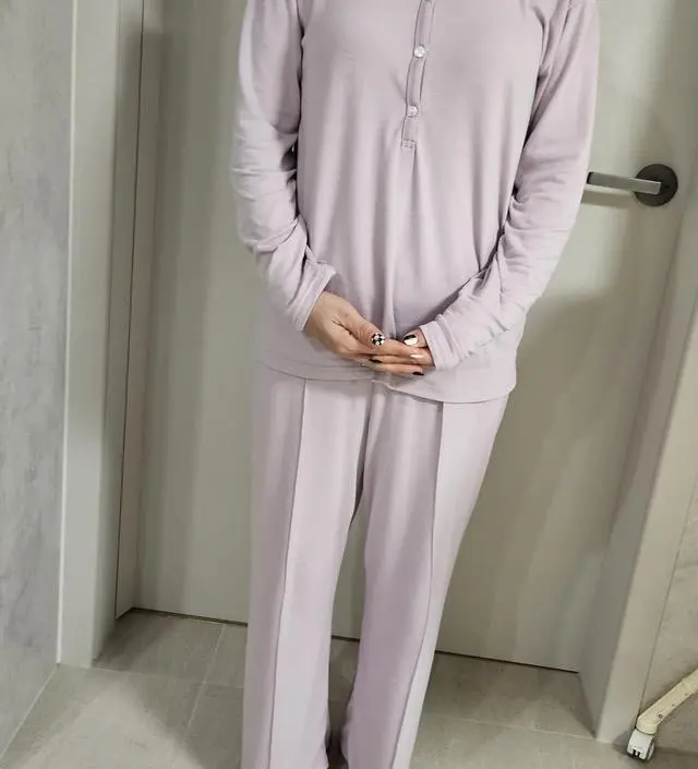 회색사고 맘에들어서 보라색 샀는데 엄마가 너무 예쁘고 편해보인다고 가져갔어요ㅎㅎ
