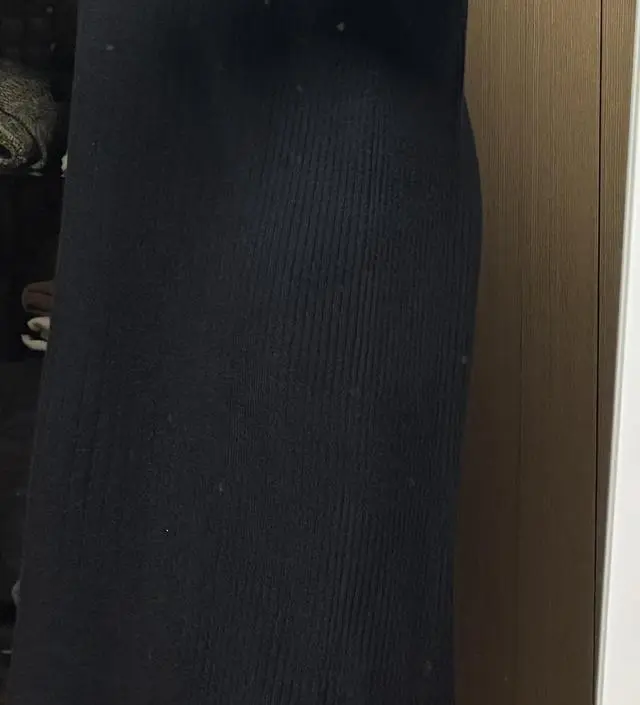 많이 부해보이지않아서 핏이 이뻐요! 검정만 샀는데 회색도 사려구요!!