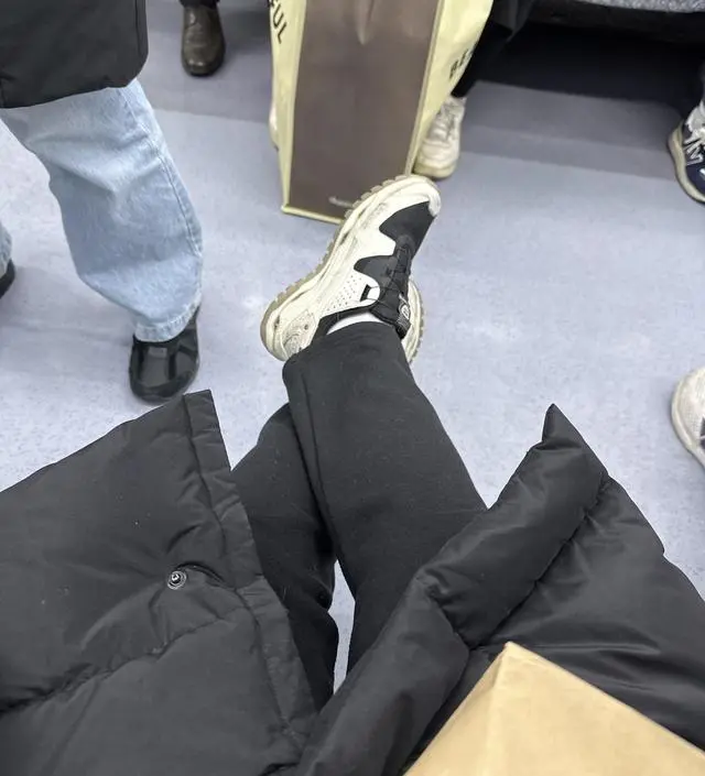 키 158이고 14주차 임산부인데 출근길 정말 매일 이바지만 입고다녀서. 바지가 펼 지경