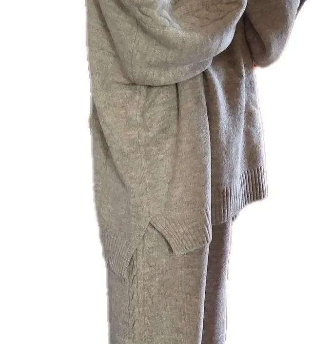 배송은 넘 오래 걸렸지만 옷은 생각보다 부드럽고 예뻐요~~