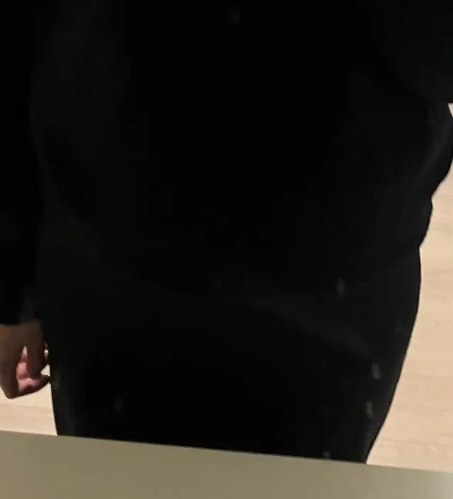 블랙스커트 일단 입어봤을때 너무예뻐요 역시 소임입니다