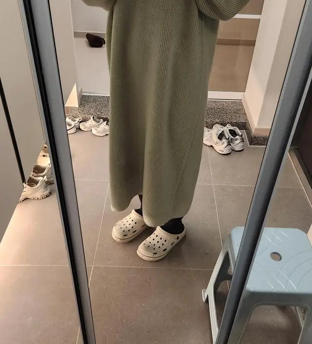 포근하고 예쁩니다. 무조건 긴거 좋아하는데 길이감 너무좋음. 민트하나 사보고 블랙색