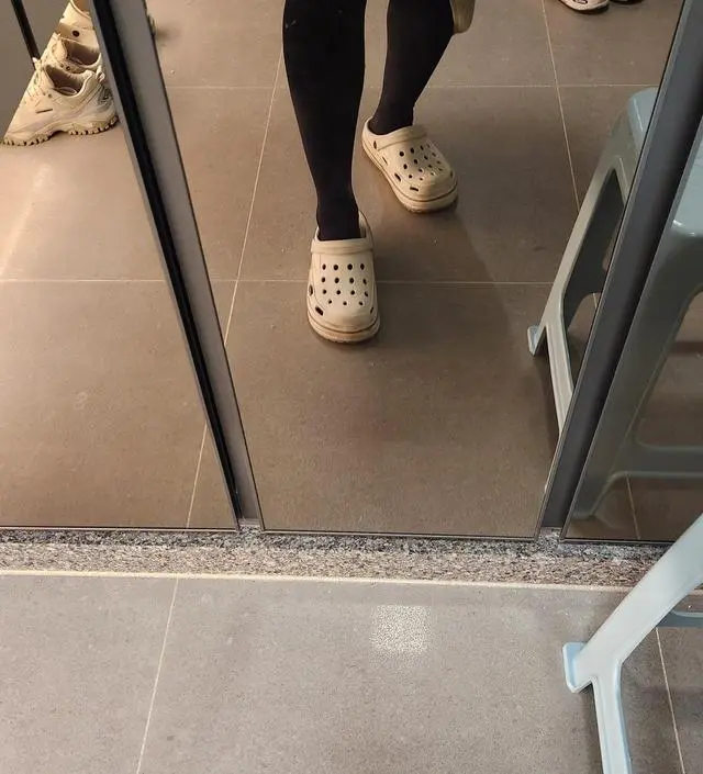 스타킹 너무 편하고 좋아요. 300이랑 150 둘다 좋습니다. 앞부분이 더 크게 동그랗게(?