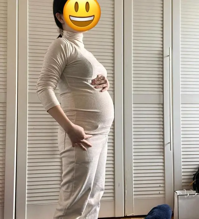 목이 짧은 편이라 반폴라를 목폴라처럼 입는 산모랍니다
