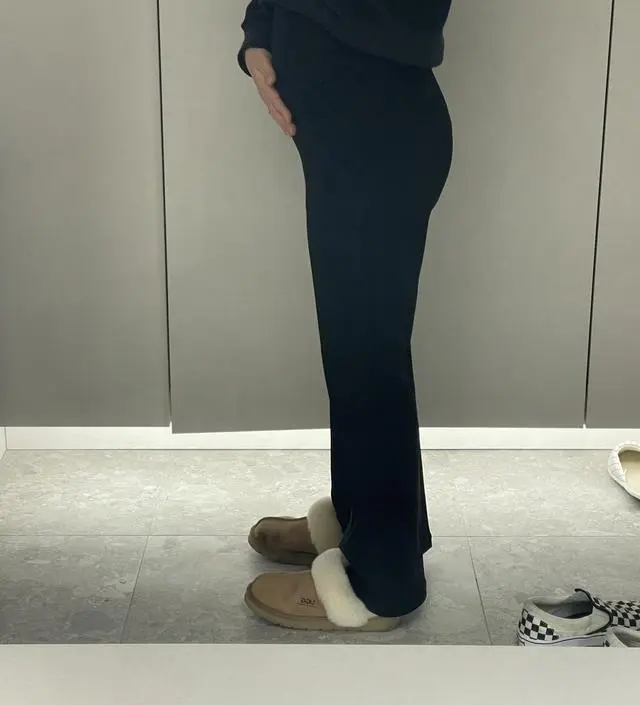 s할까 m할까 고민했는데 앞으로 더 날씬해질 날은 없을것같아서.. m으로했는데 여유롭고