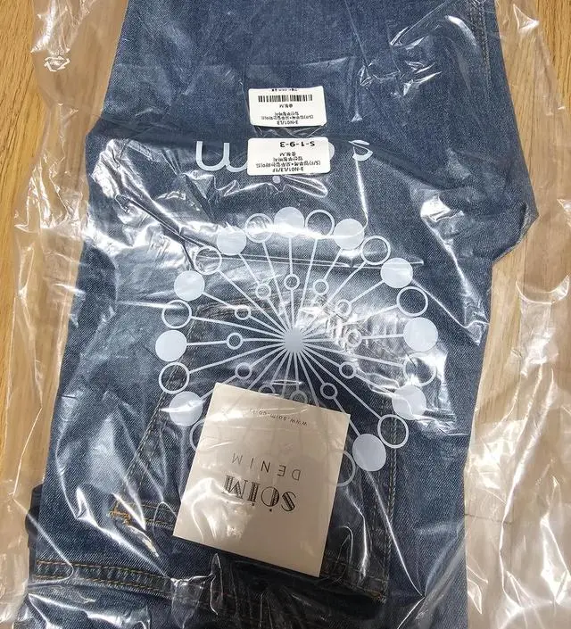 허리가 좀 커서 고무줄 단추로 줄여야하지만 핏은 힙도 잘맞고 허벅지도 잘맞아서 입으