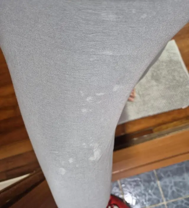 너무 편하고 부드러워서 좋은데 얼룩 같은게 너무 많아 원래그런가요? 그래도 너무심해