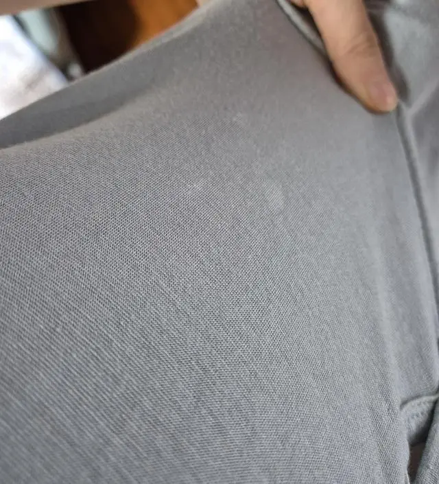 너무 편하고 부드러워서 좋은데 얼룩 같은게 너무 많아 원래그런가요? 그래도 너무심해