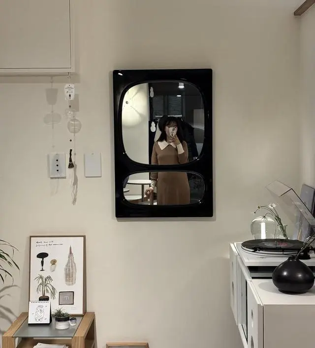 진베이지 후기가 많이 없어서 반신반의였는데 넘 예뻐요! 얼굴이 화사해보이고 소재도 