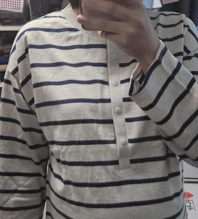 똑딱이 단추라 편해요 !!  잘 입을것같아요~~~  