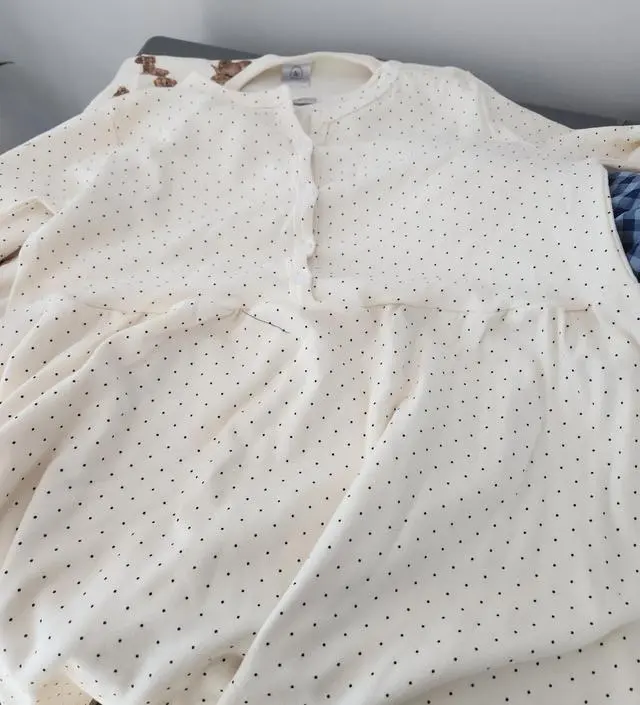 재질이 엄청 부드럽고 크기도 넉넉해서 편하게 입기 좋아요 ㅎㅎㅎ 