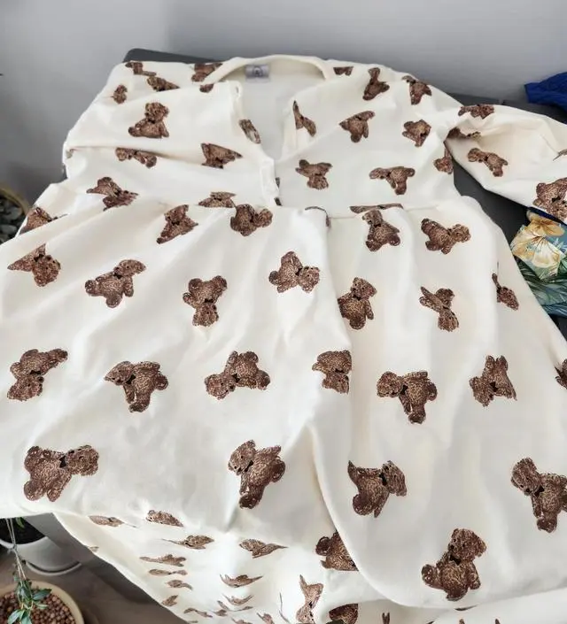 잠옷 재질이 부드럽고 크기도 딱 맞고 편하게입기 너무좋아용