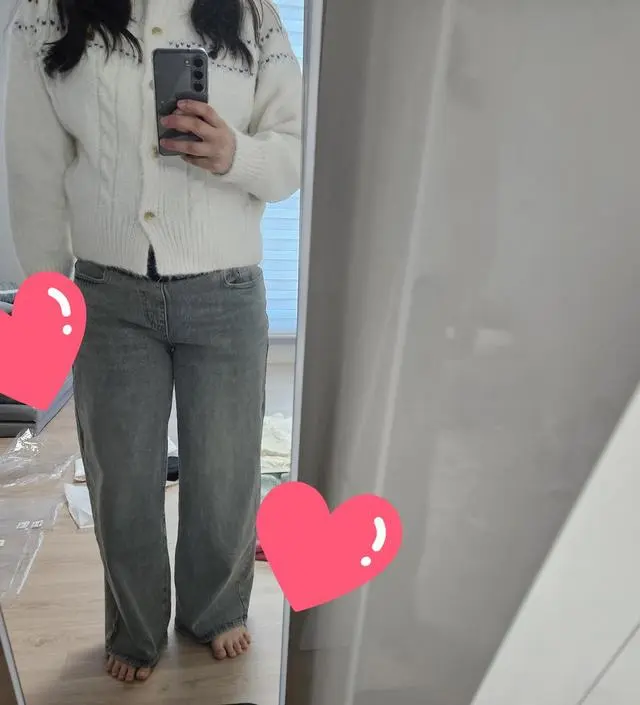 임산부청바지 왜 이제샀는지싶네요~~ 배를 덮어줘서 넘 편해요. 임신 후 청바지를 입을