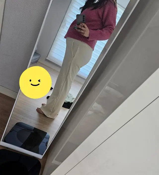 키작맘으로 선택했더니 길이는 딱 좋아요^^ 군더더기없이 편하고 이쁜 바지에여