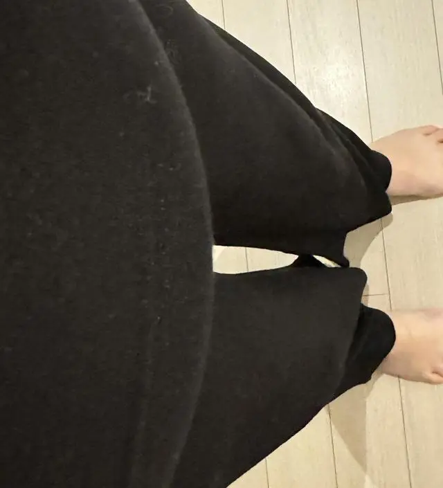 집에서 홈웨어로 입으려고 샀는데 너무 부드럽고 배도 편안해서 다른색상도 추가구매 하