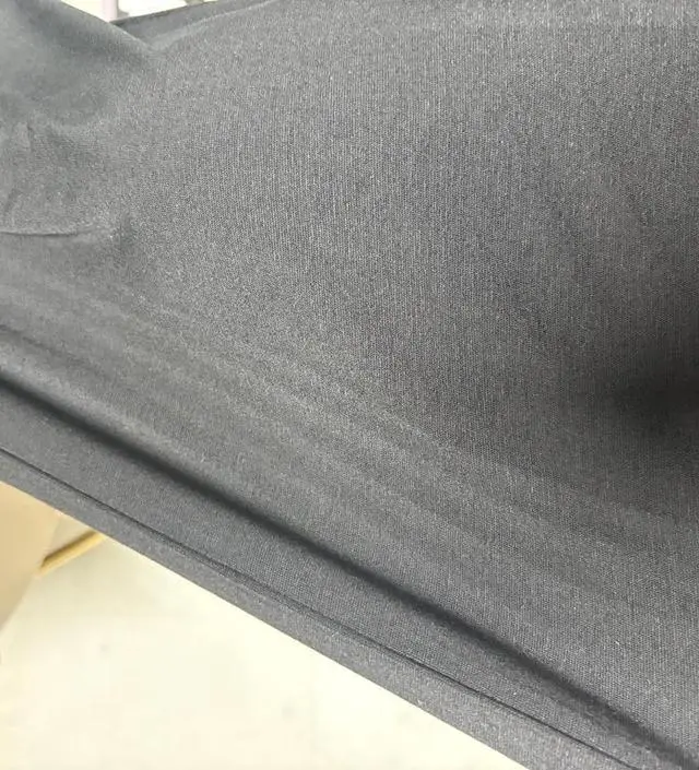 일단 엄청 얇아서 햇빛에 보면 속옷이 비춰요
