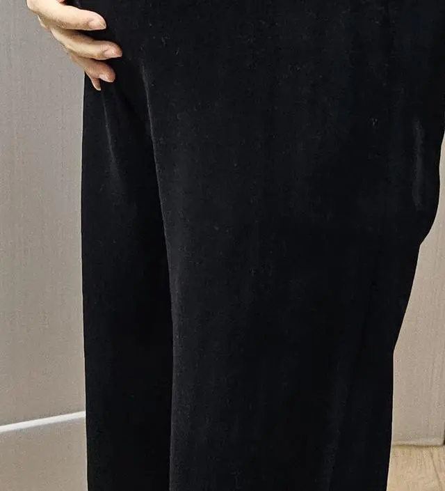 매우매우 맘에 들어요 기모가 없어서 요즘 입긴 좀 춥지만 너무 편해요 만삭까지 입을 