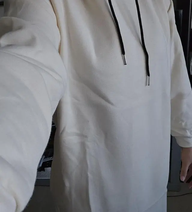 길이, 색상은 너무 맘에 듭니다. 근대 아쉬운부분은 마감처리요. 특이 후디부분에 끈나